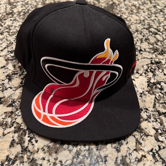 Mitchell & Ness Other - Men hat - Miami heat SnapBack